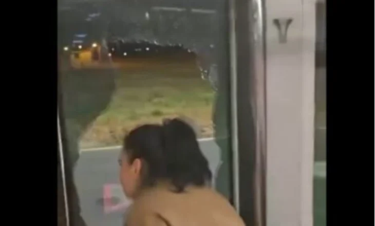 Skandal në Beograd!/ Pasagjerët shqiptarë bërtasin për ndihmë, mbahen të mbyllur në autobusin me temperatura të larta