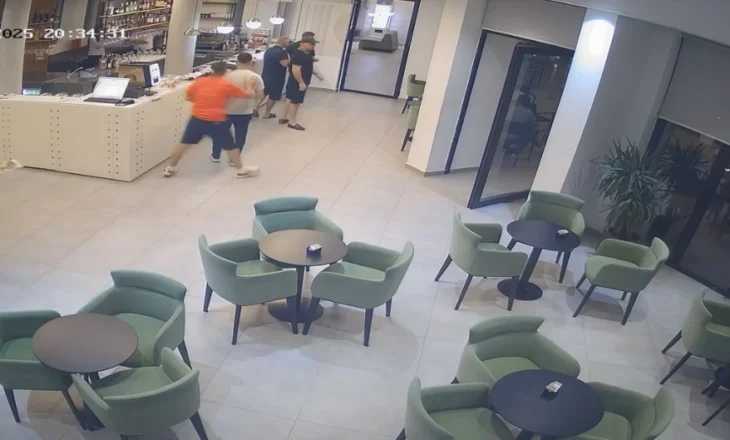 Skandal në Vlorë! Kamarieri dhunohet në lokal nga efektivi i policisë dhe një kriminel