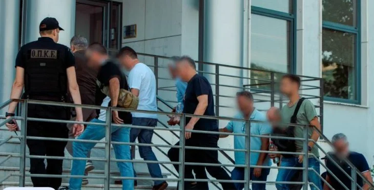 Skandali në Qafë Botë/ Doganierët kërkojnë “kafe” për të kaluar kufirin, zbardhen përgjimet