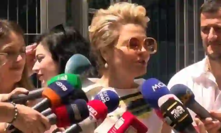 “S’më intereson çfarë thotë Meta, informohet nga Blushi”! Kryemadhi: Kam qenë në Los Anxhelos me Bebe Rexhën