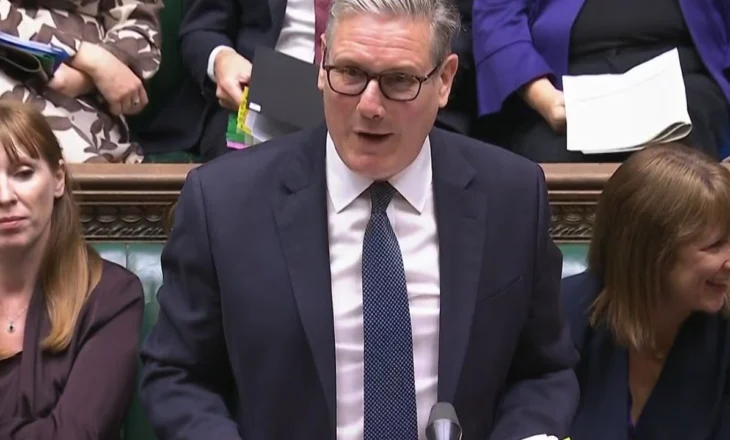 “Spastrime” në masë në Qeverinë Britanike, Keir Starmer pezullon katër deputetë dhe shkarkon tre të tjerë pas rebelimit për përfitimet sociale