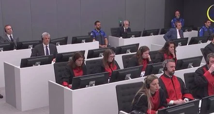 Specialja rrëzon mocionin e mbrojtjes, mbeten në fuqi të gjitha akuzat ndaj Thaçit, Veselit e Kransiqit