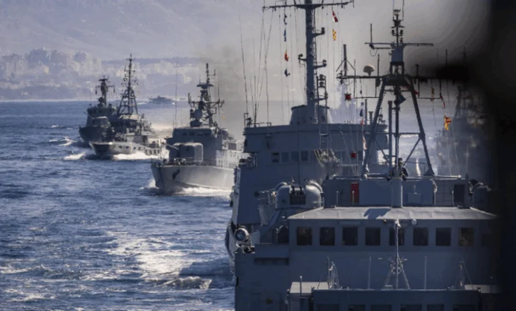 Spektakël në detin Adriatik, marina kroate demonstron forcën para 30-vjetorit të “Stuhisë”