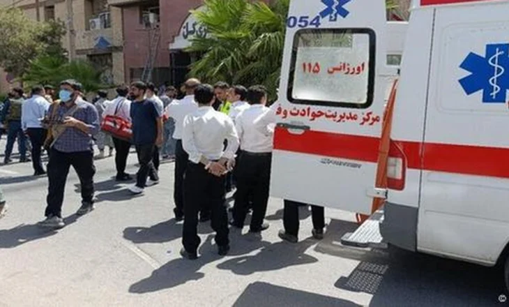 Sulm terrorist në një gjykatë në Iran/ Të paktën 5 të vdekur dhe 13 të plagosur