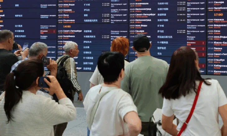 Sulmet ukrainase mbyllin aeroportin në Moskë, anulohen qindra fluturime