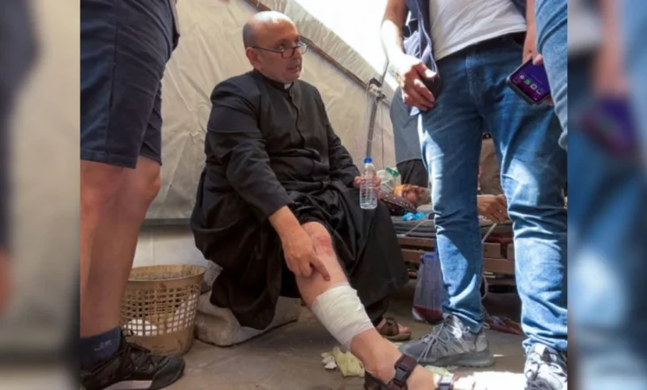 Sulmi izraelit në një kishë në Gaza i merr jetën dy personave dhe plagos një prift, famullitari merrte telefonata të përditshme nga Papa Françesku edhe gjatë shtrimit në spital