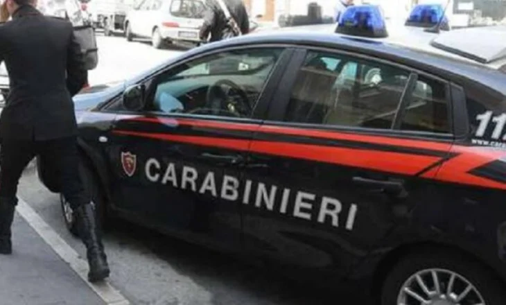 Sulmon karabinierët për t’i ikur – Pas kontrollit i gjenden 1 kg kokainë dhe 36 mijë euro cash, arrestohet 26-vjeçari shqiptar