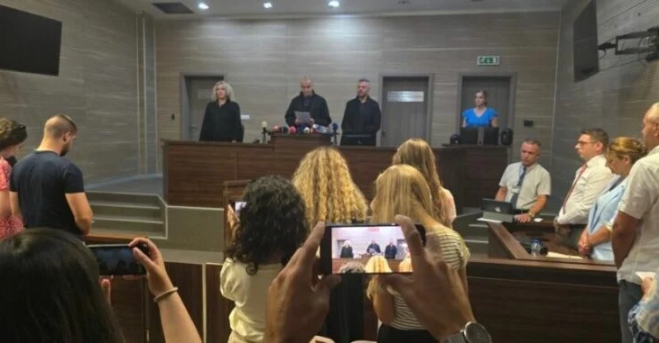 Sulmuan me bomba dore zyrat e KQZ, dënohen me 12 vite burg tre të akuzuarit