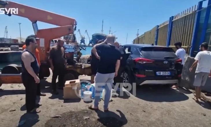SYRI TV/  9 marinarë të bllokuar në portin e Durrësit, nuk lejohen të ikin jashtë Shqipërisë