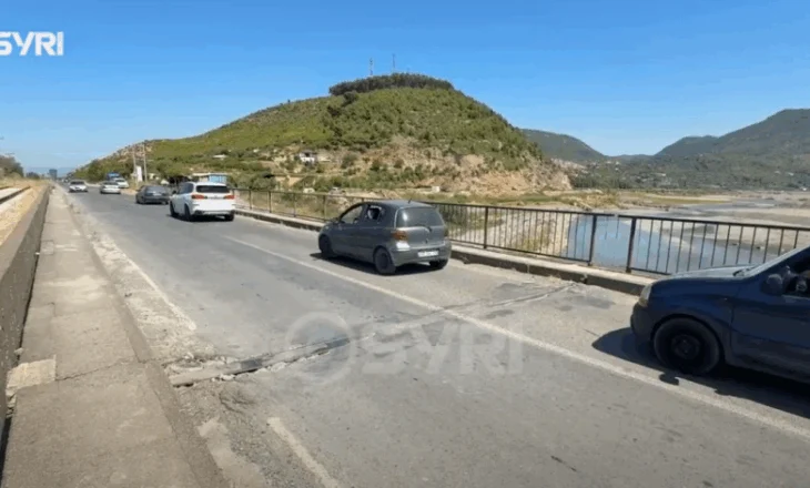 SYRI TV/ Dëmtohet ura e vjetër e aksit Milot-Lezhë, këmbët e urës dëmtohen nga erozioni