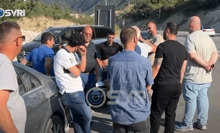 SYRI TV/ Devijimi i rrugës, banorët e Dukatit në protestë: Duhet të na japin një zgjidhje