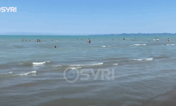 SYRI TV/ Plazhet e bregdetit të Durrësit pa vrojtues, pushuesit: Mungesa e rojeve është problem