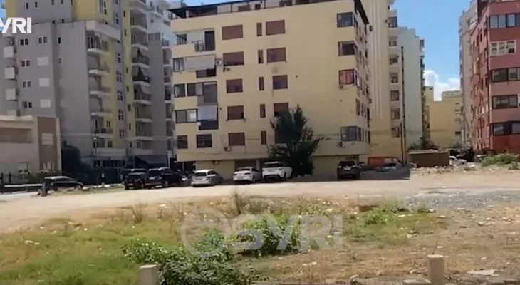 SYRI TV/ Propaganda e qeverisë me hapësirat publike/ Pallati i ri në Durrës, izolon banorët