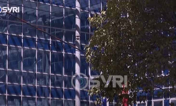 SYRI TV/ Skandali, Ilir Lloshi u arrestua gabimisht pasi u ngatërrua me një person tjetër, lirohet nga GJKKO