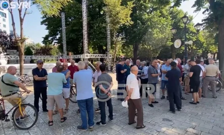 SYRI TV/ Tregtarët e Zdrales sërish në protestë – Kërkojnë të mos largohen nga tregu ku shesin: Me këtë punë mbajmë familjet