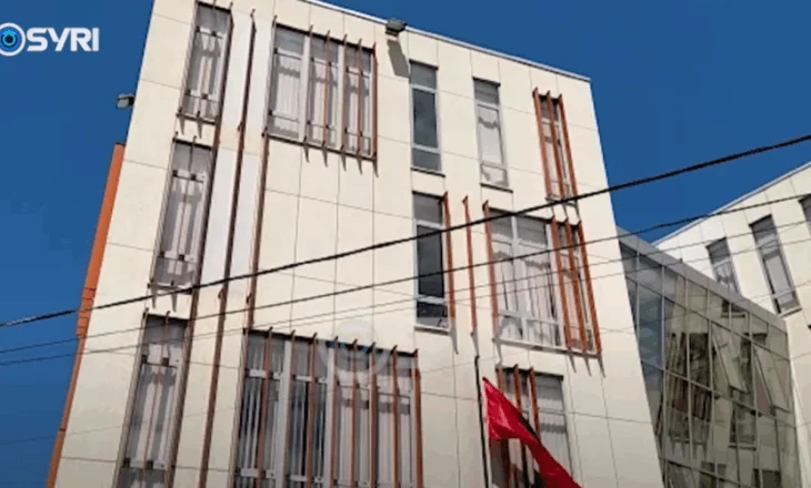 SYRI TV/ Zbardhet dosja e nënkomisarit të fajdeve, për 7000 euro kërkonte 70’000 euro