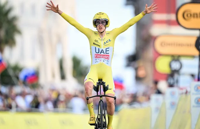 Tadej Pogaçar triumfon në Tour de France, Wout van Aert princi i Parisit