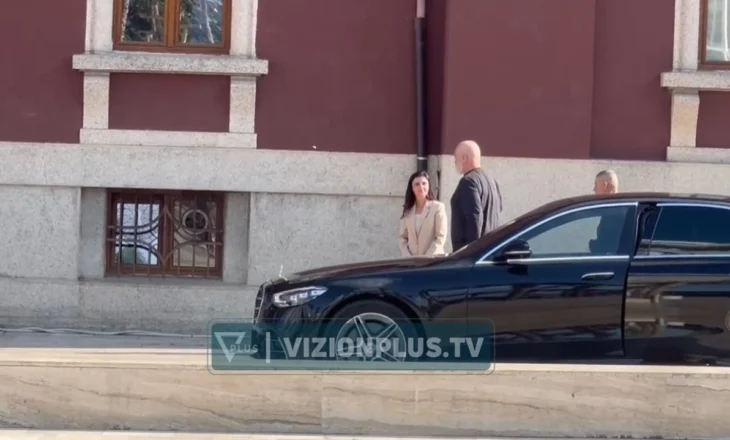 Takimi në Bashkinë e Durrësit, Rama u kërkon drejtuesve të japin dorëheqjen, ultimatum edhe ish-kandidatëve dhe deputetëve