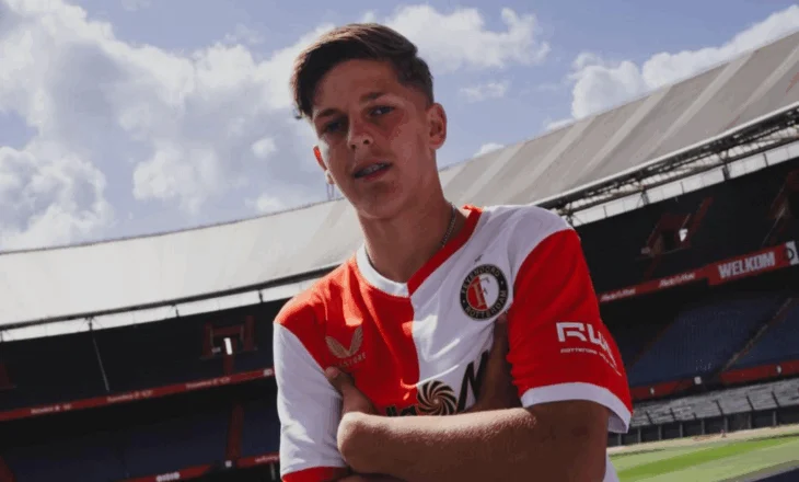 Talenti shqiptar firmos me Feyenoord-in, gjiganti hollandez i beson për 3 vite