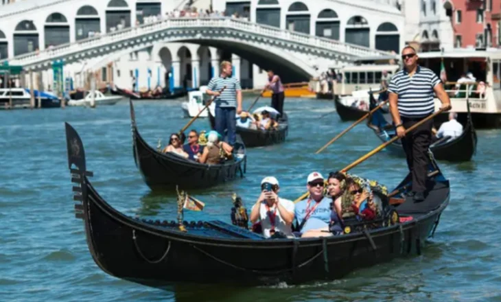 Tarifa për turistët i sjell Venecias 5,4 milionë euro fitime
