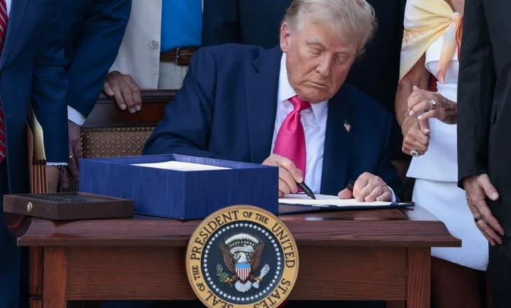 Tarifat e Trump/ Presidenti njofton taksa 40% për disa shtete, iu lë afat të fundit 1 gushtin për të rinegociuar marrëveshjet tregtare
