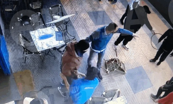 Të rinjtë rrihen me shkopa bejsbolli në Tiranë, një në gjendje të rëndë