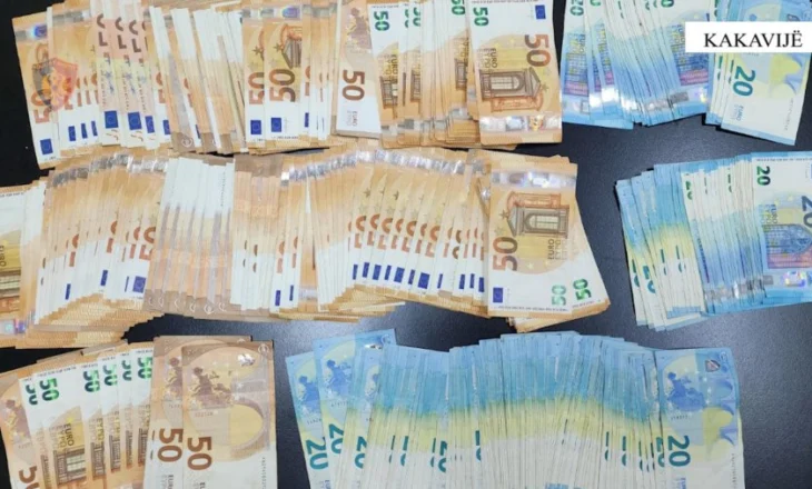 Tentoi të nxirrte nga Shqipëria 48 400 euro pa i deklaruar, procedohet penalisht 54-vjeçari