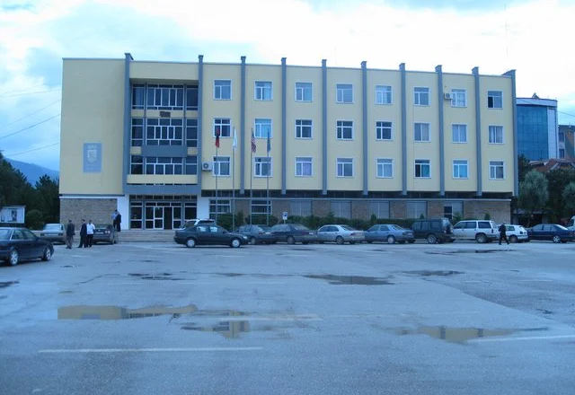‘Tërmet’ në Bashkinë Kukës/ Shkarkohen 14 administratorë dhe 2 nënkryetarë pas analizës së performancës