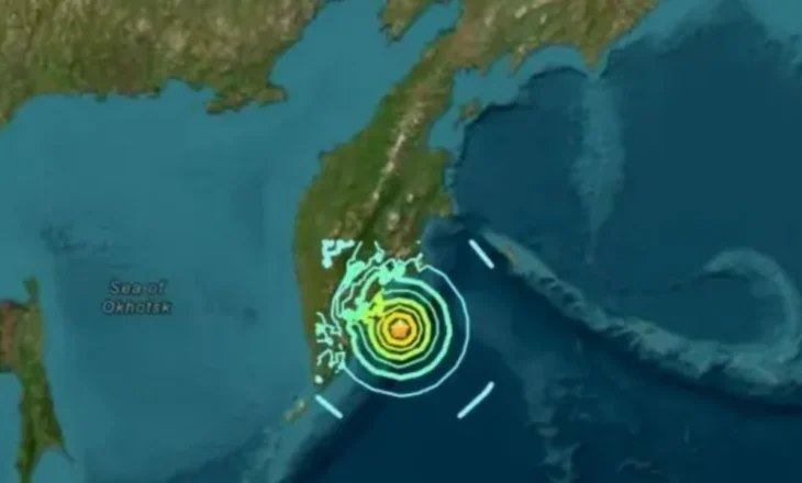 Tërmeti me magnitudë 7.4 ballë godet brigjet e Rusisë, paralajmërime për tsunami