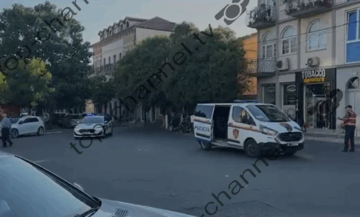 Tmerr në Shkodër! Sherr mes të rinjsh, nxirren thika e sëpata