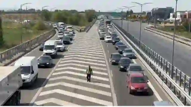 Trafik i rënduar në Fushë-Milot, mbyllja e urës së vjetër shkakton kaos
