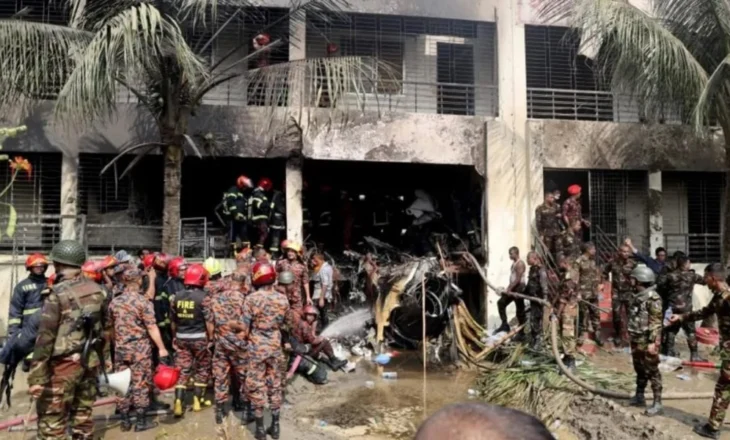 Tragjedi në Bangladesh! Aeroplan ushtarak bie mbi një shkollë në kryeqytet, të paktën 16 të vdekur dhe mbi 100 të plagosur