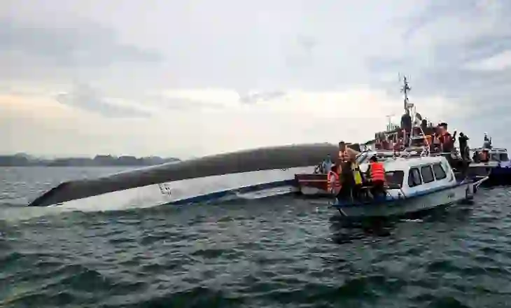 Tragjedi në det, 38 të vdekur pasi stuhia përmbyt anijen turistike
