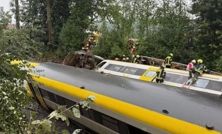 Tragjedi në Gjermani treni del nga shinat, disa të vdekur dhe dhjetra të plagosur