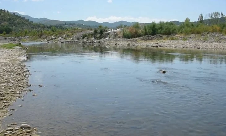Tragjike në Elbasan! Ishin duke ruajtur bagëtitë, mbyten 2 vëllezërit e mitur në lumin Shkumbin
