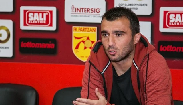 Trajneri largohet nga Partizani, firmos me rivalët e kryeqytetit