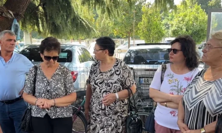 Tregtarët e Shkodrës protestojnë para bashkisë: Të lirohen ambientet nga komuniteti mysliman