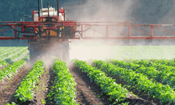 Tregtia e paligjshme e pesticideve në Europë rritet ndërsa fermerët ulin kostot