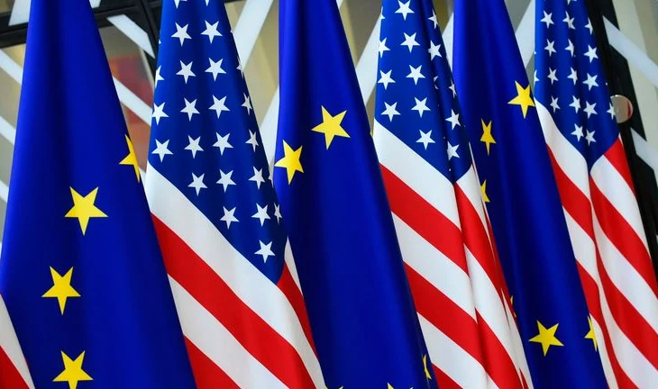 Trump dhe Von der Leyen takohen në prag të afatit të fundit të tarifave për mallrat e BE-së