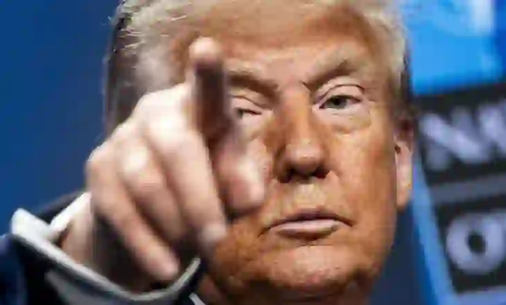 Trump rikthen “bullizmin ekonomik” ndaj BE-së, kërcënon me dyfishim të tarifave