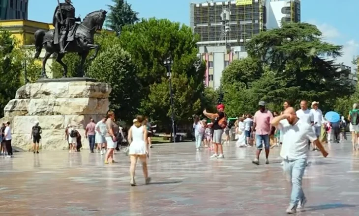 Turistë të shumtë në Tiranë: Vend tepër mikpritës