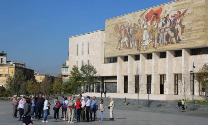 Turistët po qëndrojnë më gjatë, INSTAT: Numri i vizitorëve në struktura akomoduese u rrit me 31.8%