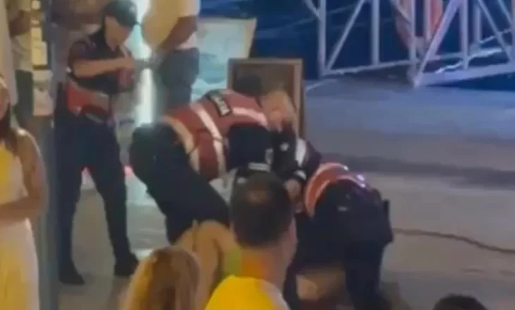 U arrestua në shëtitoren në Sarandë, nis procedimi në gjendje të lirë për italianin që lëvizte me thikë në qytet