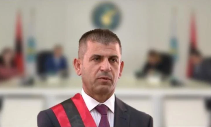 U shkarkua nga dekriminalizimi, Agim Kajmaku fiton të gjitha pagat nga bashkia Vorë dhe dëmshpërblim nga KQZ