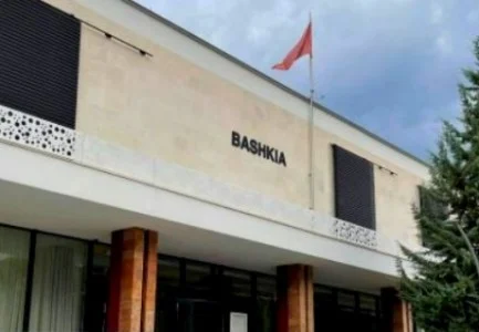 Ultimatumi i Ramës/ ‘Furtunë’ edhe në Korçë e Kolonjë, dorëhiqen 9 administratorë