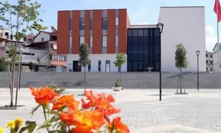‘Ultimatumi’ i Ramës, largohen drejtorët e bashkisë së Roskovecit dhe 5 administratorët