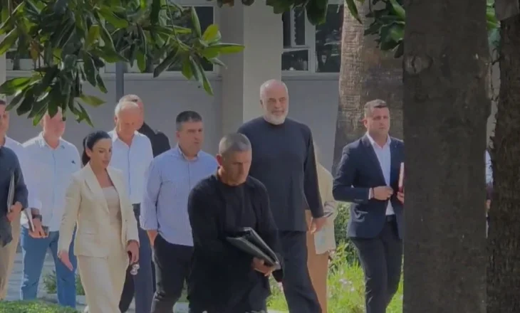 ‘Ultimatumi’ Rama bën ndalesën e rradhës në Fier/ Nuk është dhënë asnjë dorëheqje, përjashtohen emërimet pas janarit
