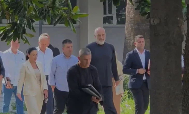 Urdhri i kryeministrit, vijojnë dorëheqjet e drejtorëve dhe administratorëve të disa bashkive në vend