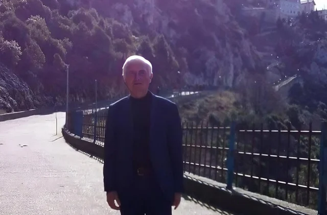 Vajza denoncon: Ma vranë babain në gjumë, Policia dhe Prokuroia e Lezhës fshehin autorin