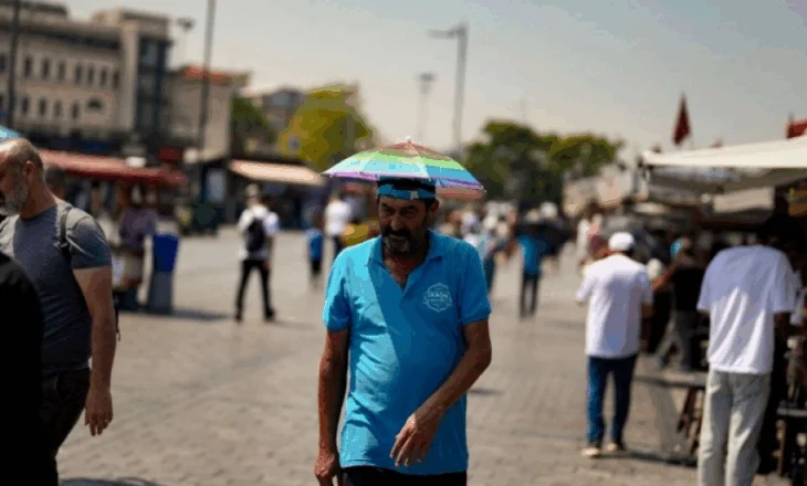 Vala e të nxehtit në Turqi/ Temperaturat arrijnë 50.5 gradë Celsius
